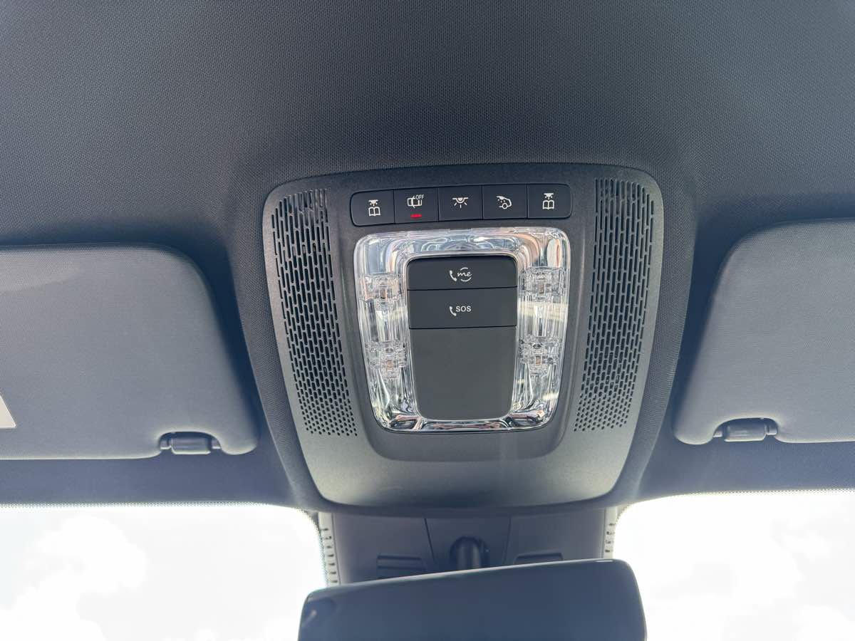 Used 2025 Mercedes-Benz GLB 250 image 24