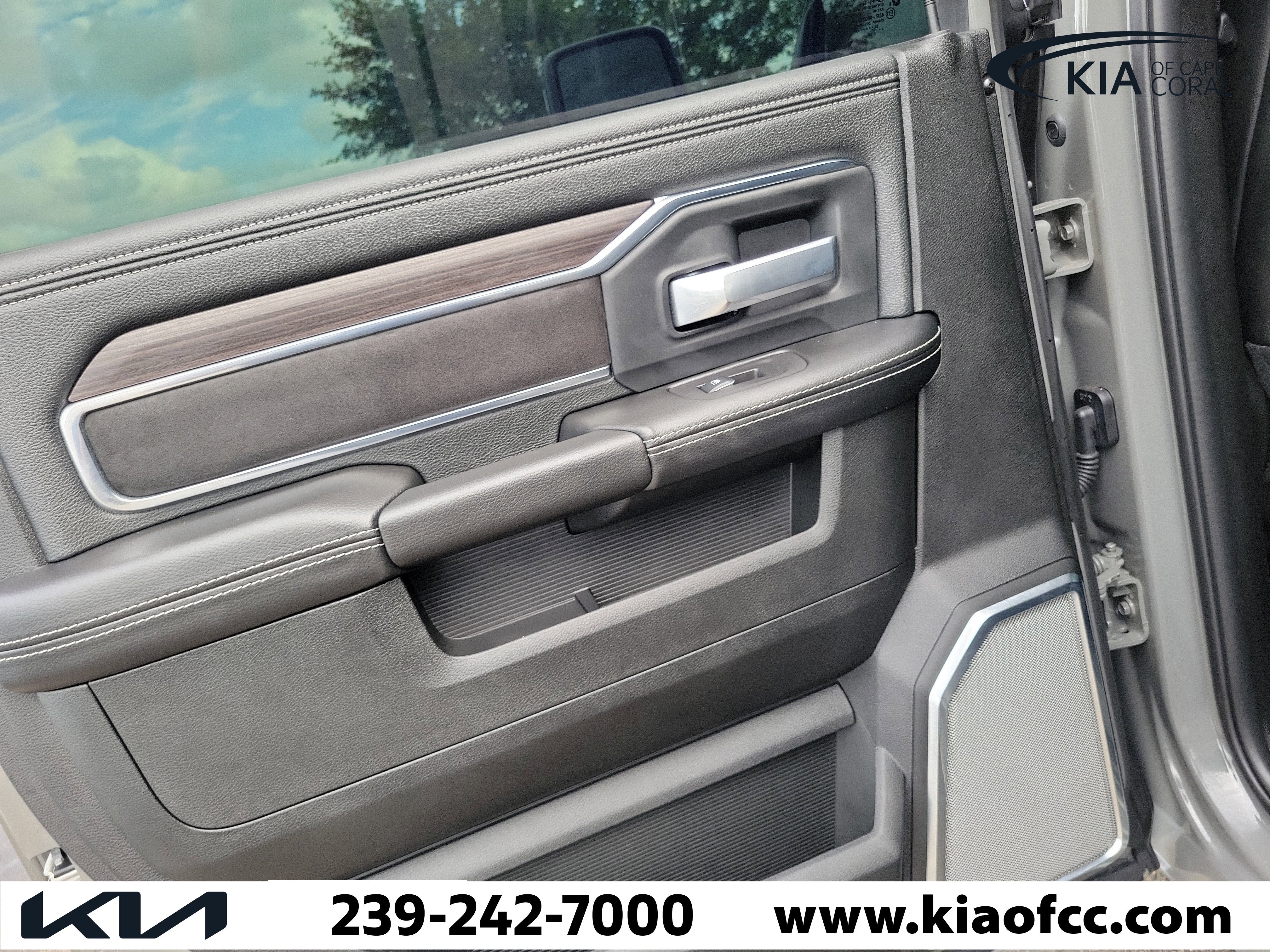 Used 2026 RAM 2500 Laramie AWD/4WD image 13