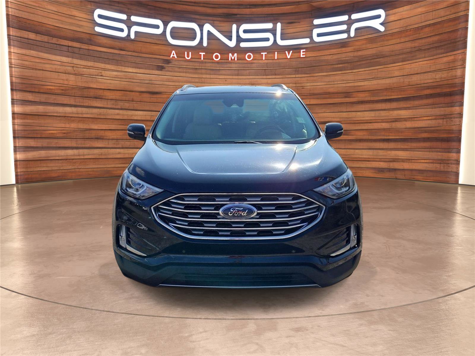 Used 2020 Ford Edge Titanium w/ Cargo Accessory Package image 9