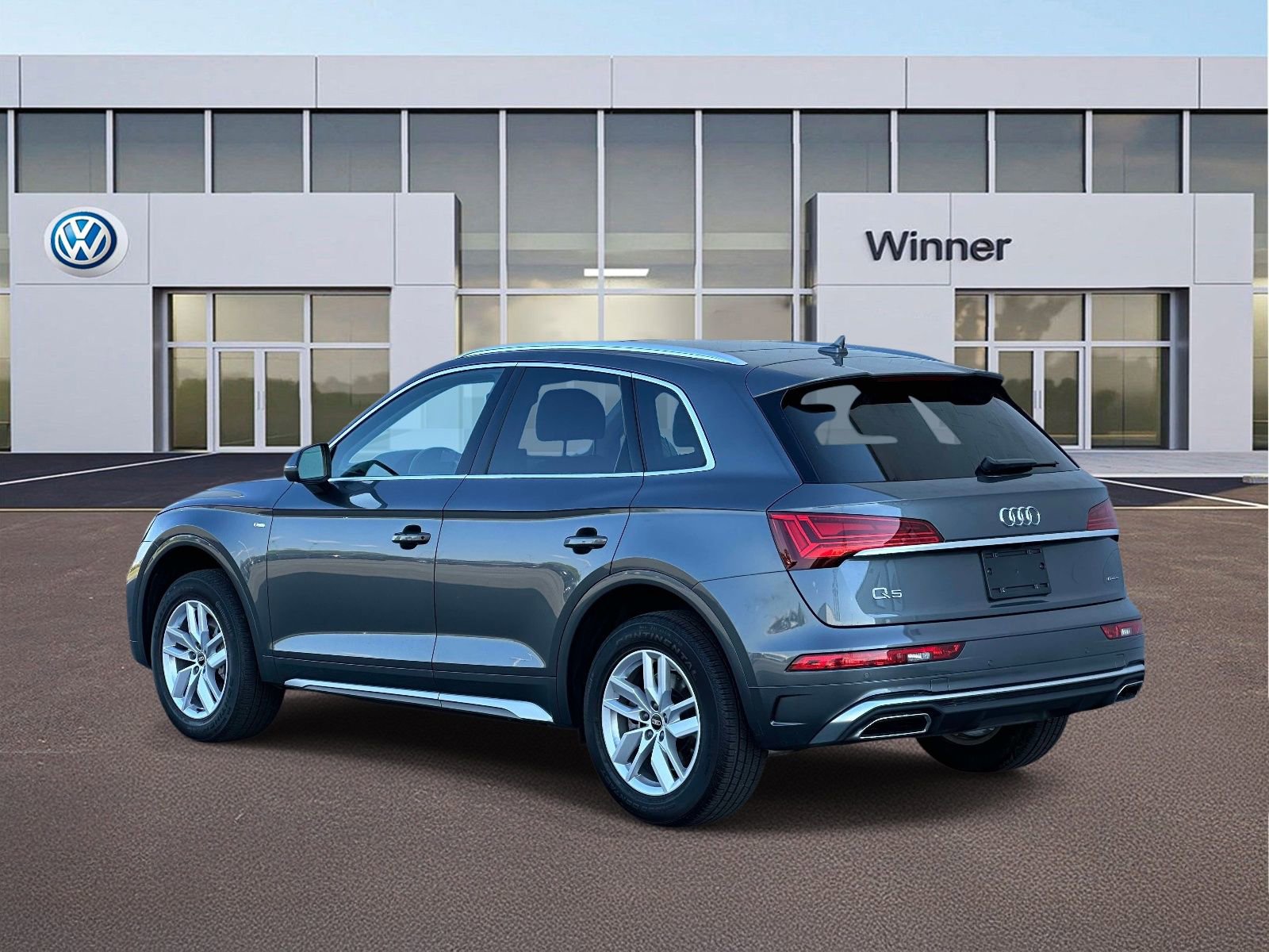 Used 2023 Audi Q5 2.0T Premium w/ Convenience Package AWD/4WD image 3