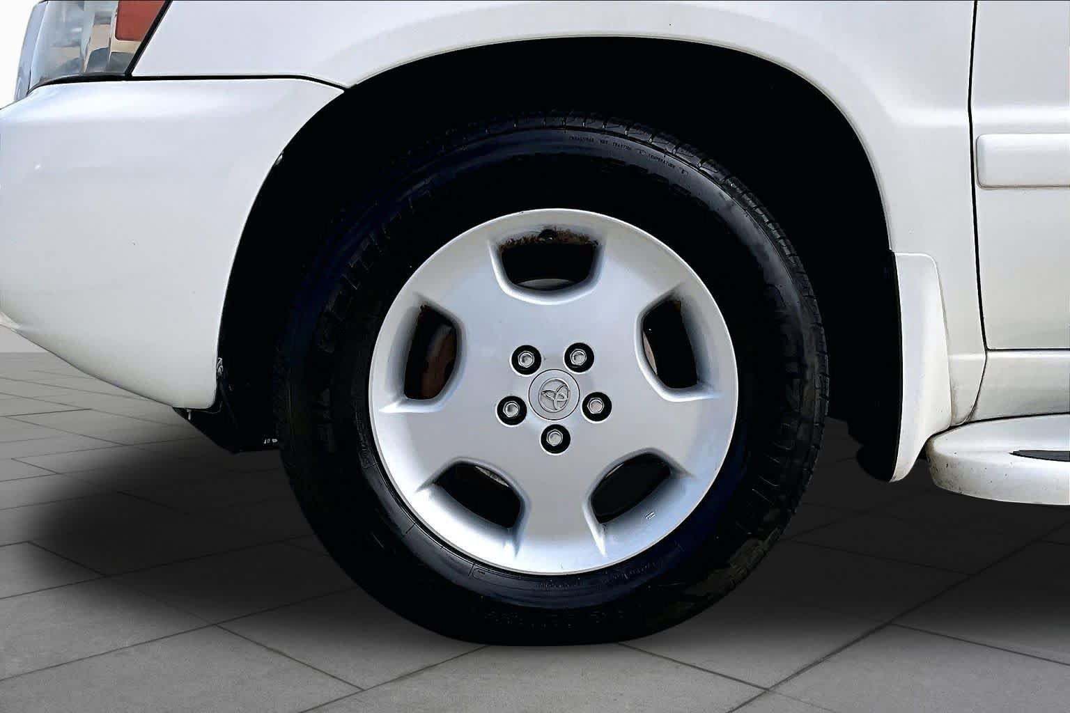 Used 2004 Toyota Highlander Limited FWD image 10
