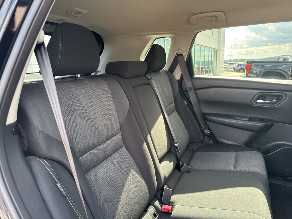 Used 2025 Nissan Rogue SV AWD/4WD image 24