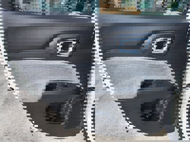 Used 2024 Jeep Compass Latitude image 26