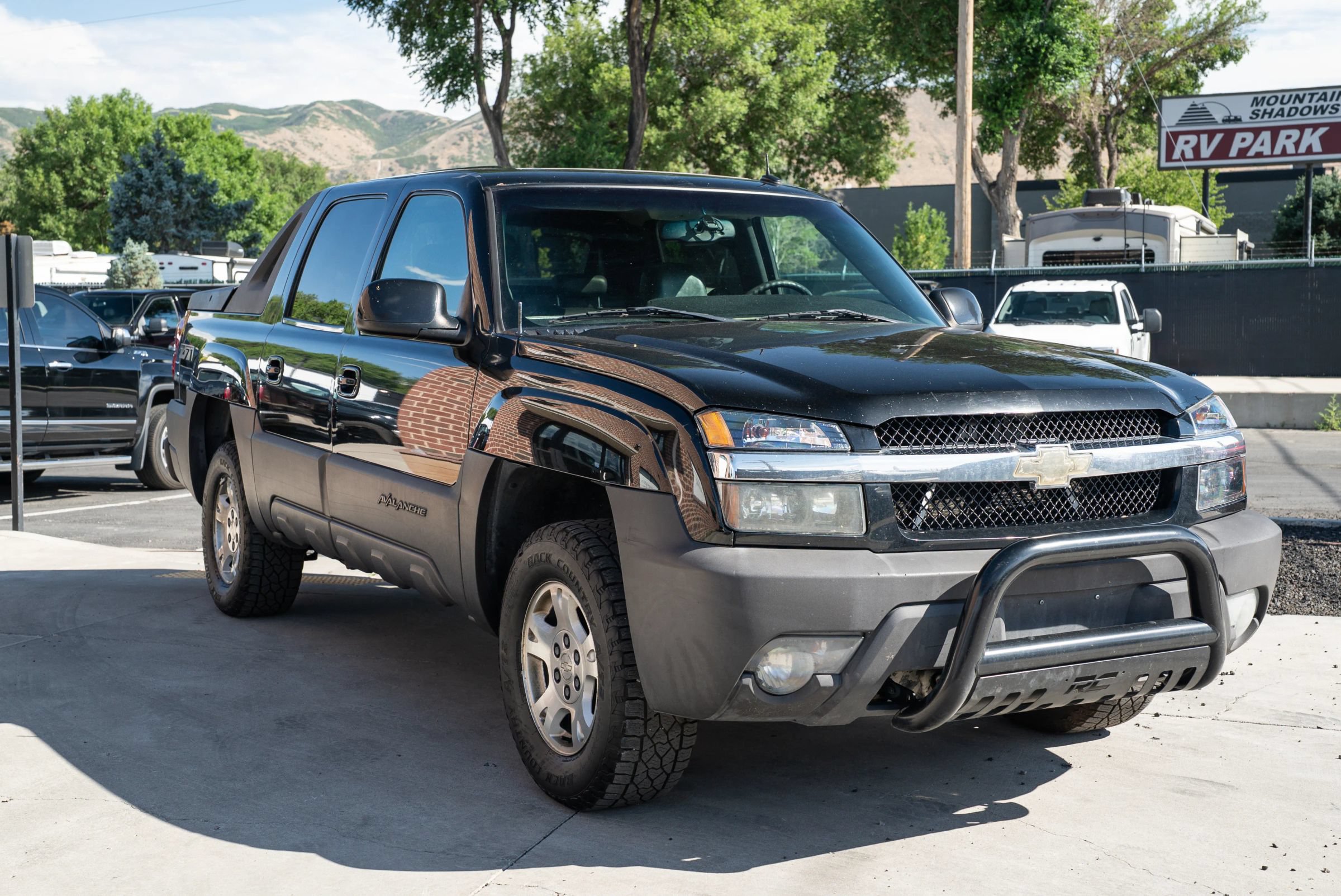 Used 2003 Chevrolet Avalanche 4x4 w/ Suspension Package, Off-Road image 9
