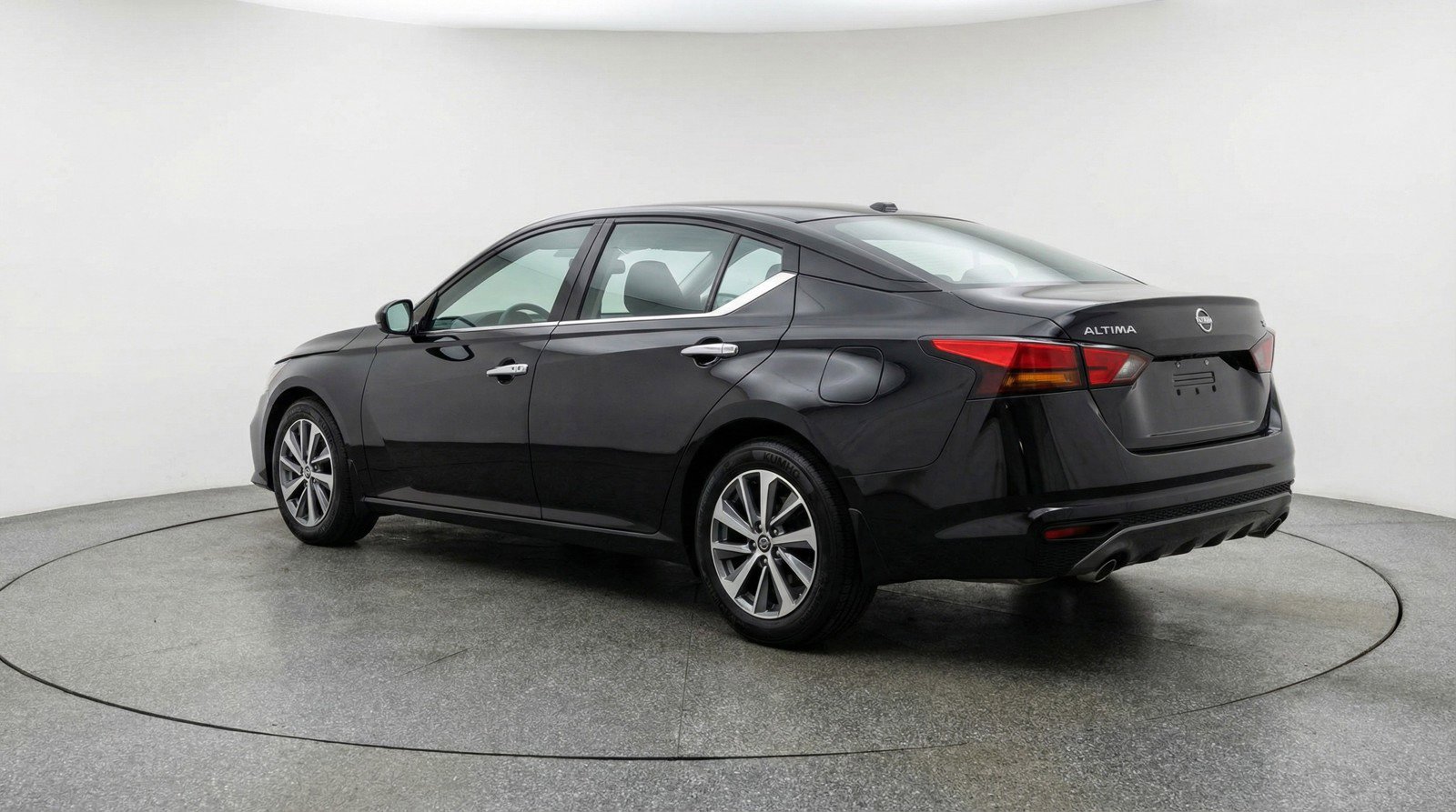 Used 2025 Nissan Altima 2.5 SV image 6