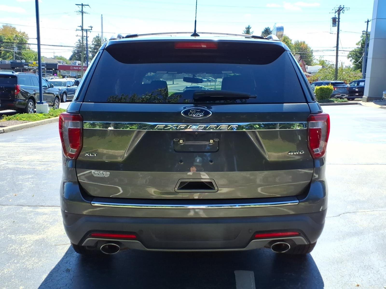 Certified 2018 Ford Explorer XLT w/ Equipment Group 202A AWD/4WD image 5
