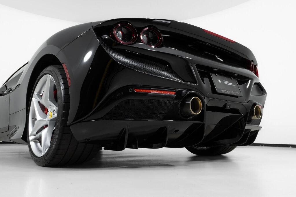 Used 2022 Ferrari F8 Tributo RWD image 18