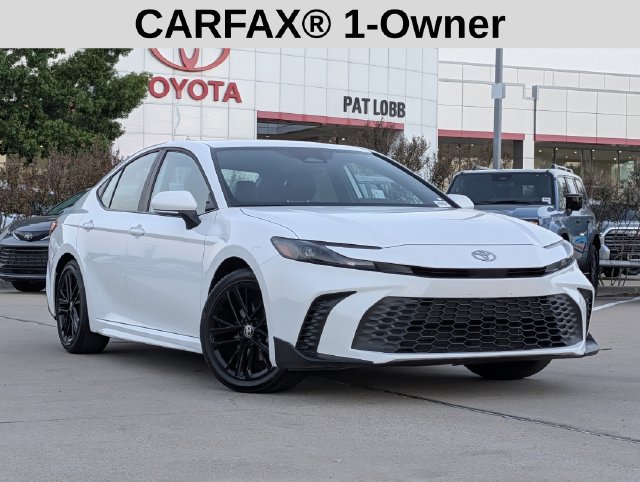 Used 2025 Toyota Camry SE FWD image 2