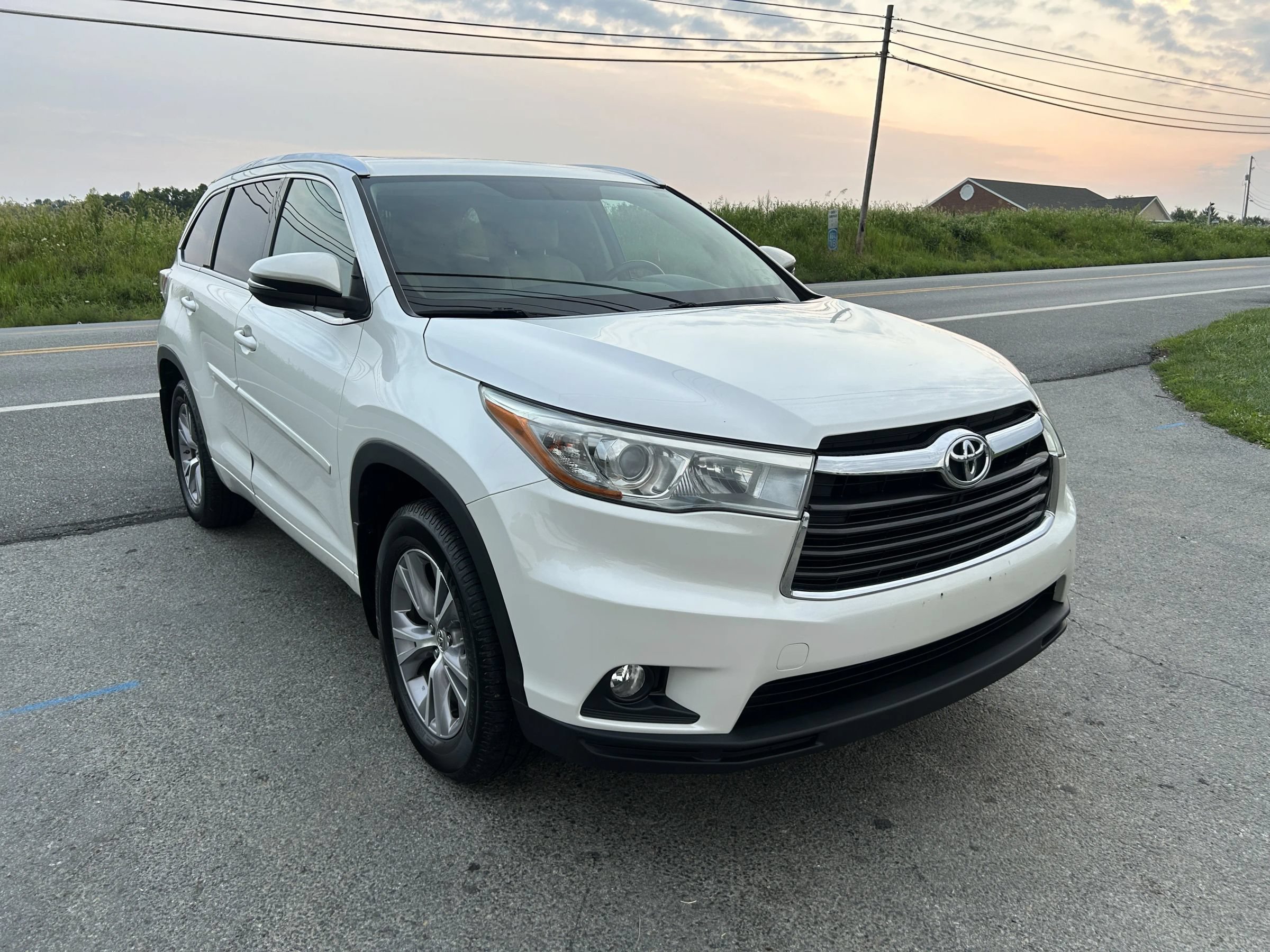 Used 2015 Toyota Highlander XLE AWD/4WD image 3