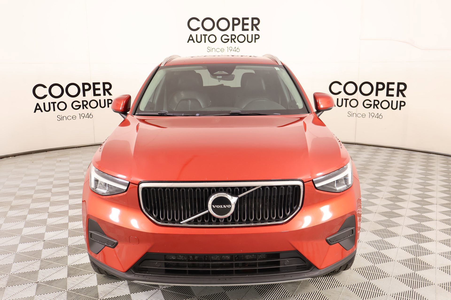 Used 2023 Volvo XC40 B5 Core image 9