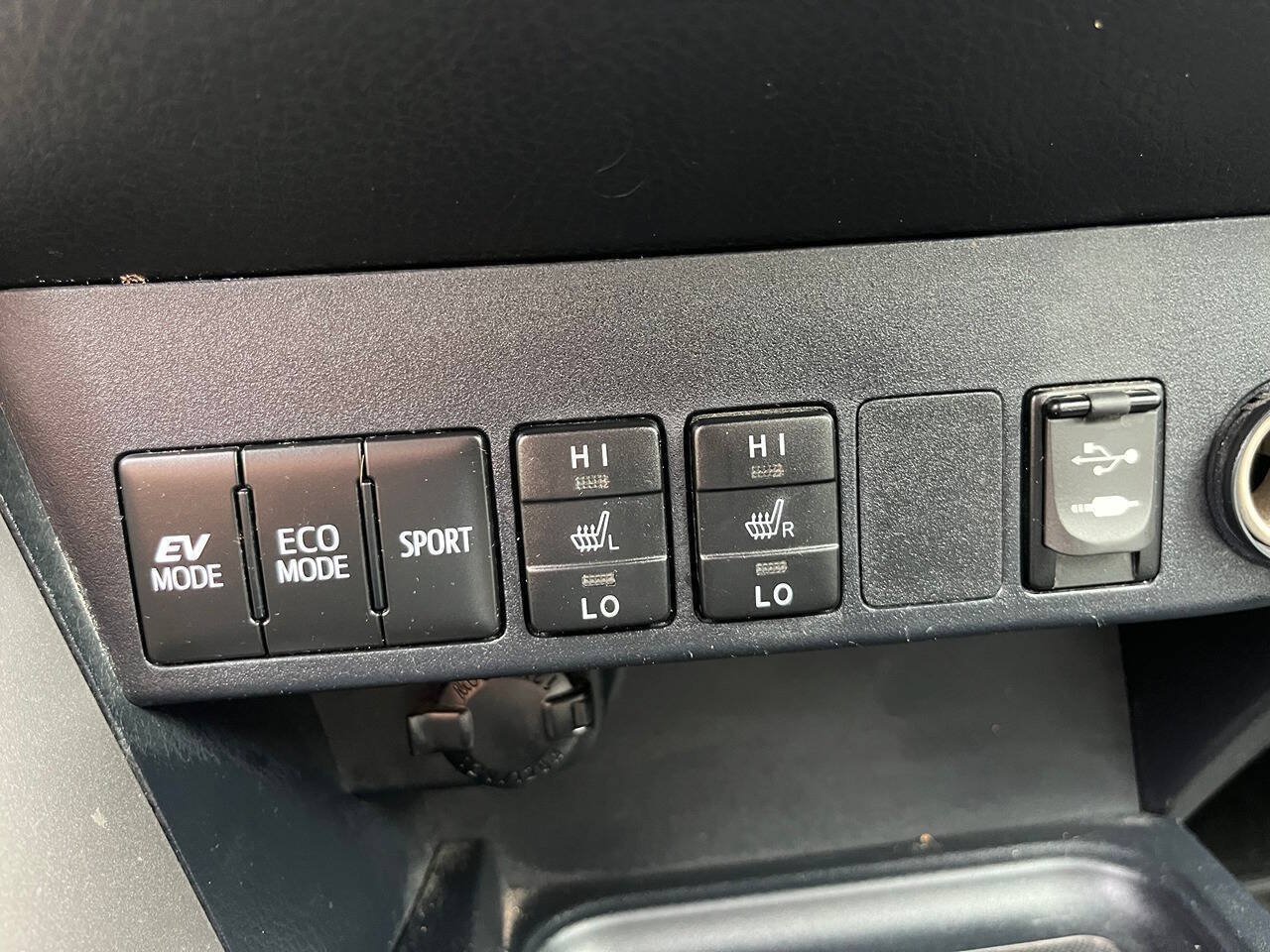 Used 2017 Toyota RAV4 Limited w/ Advanced Technology Package AWD/4WD image 15