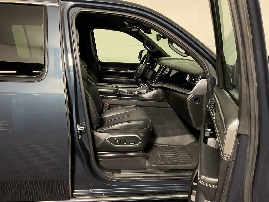 Used 2023 Jeep Wagoneer Series III w/ Preferred Equipment Group image 38