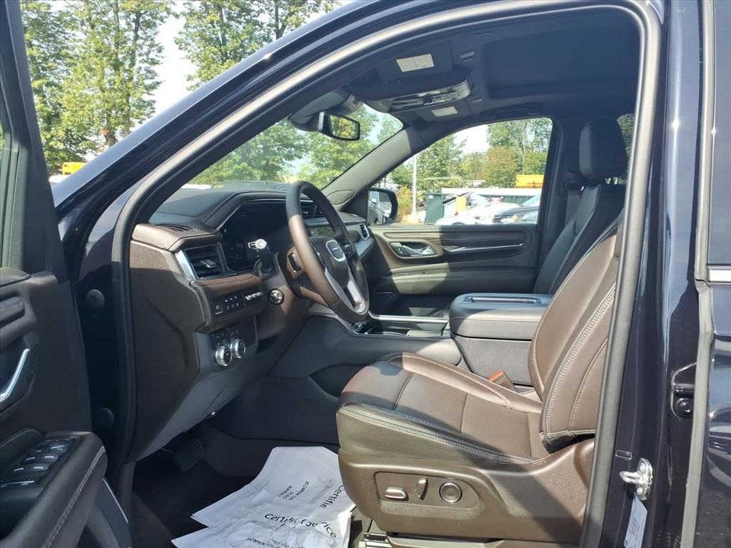 Used 2023 GMC Yukon XL Denali image 9