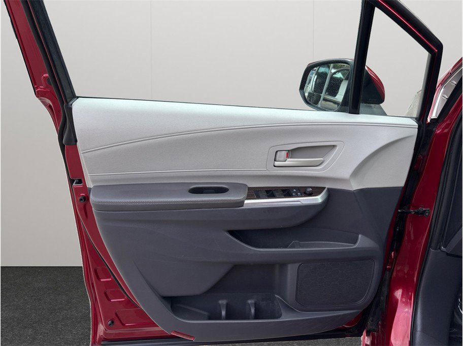 Used 2021 Toyota Sienna LE FWD image 18