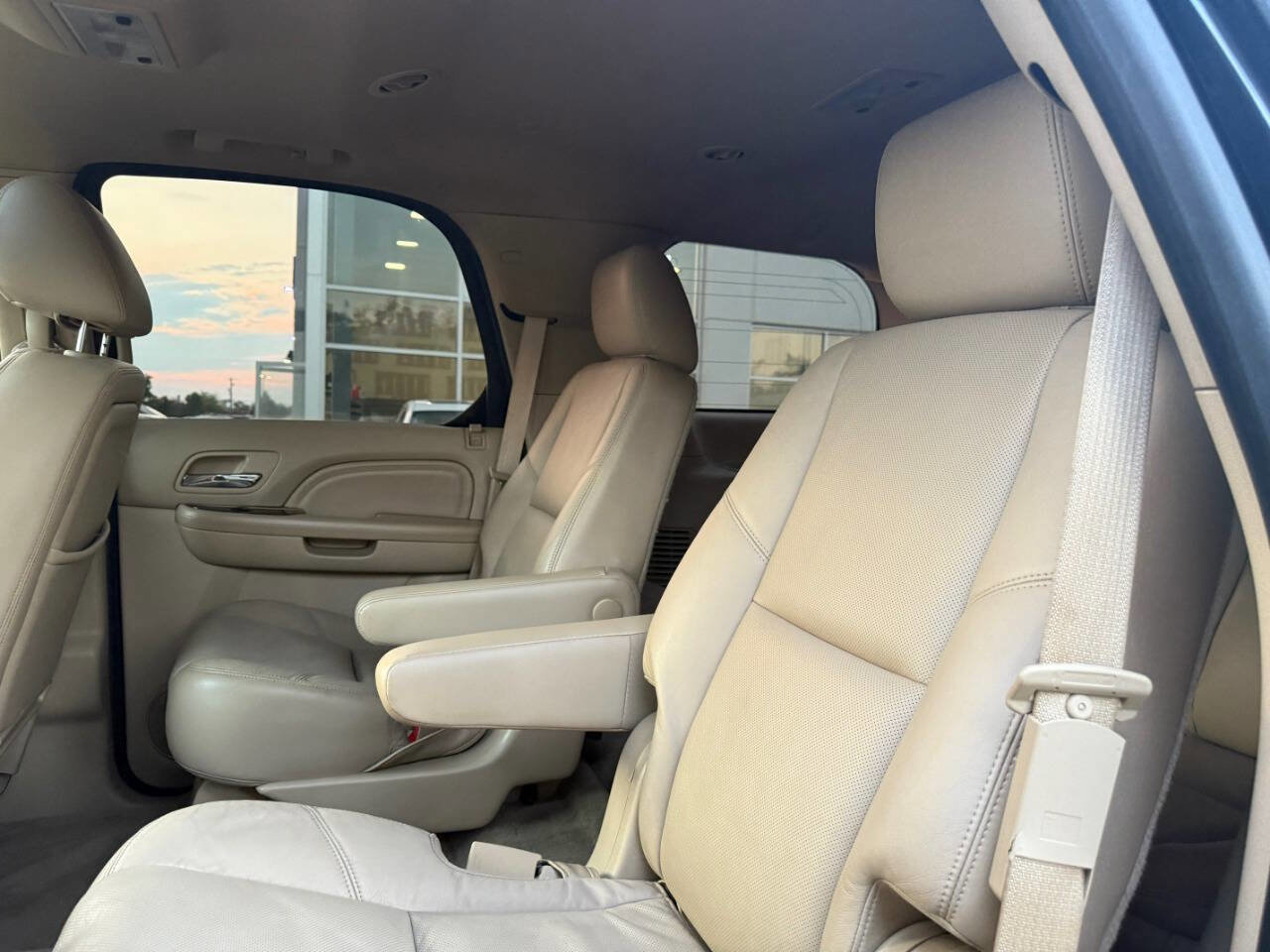 Used 2012 Cadillac Escalade Luxury image 25