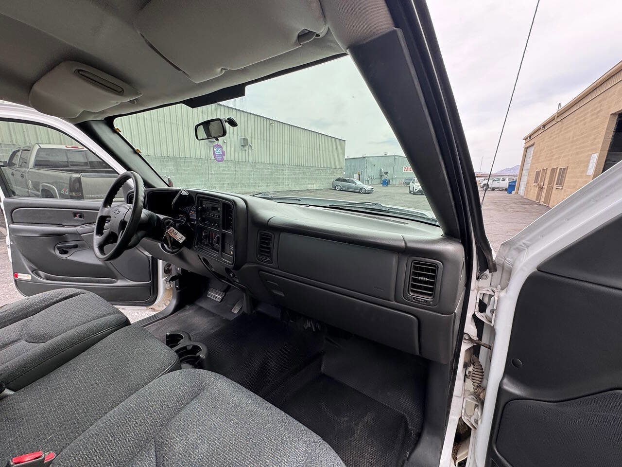 Used 2007 Chevrolet Silverado 2500 W/T w/ Heavy-Duty Power Package image 38