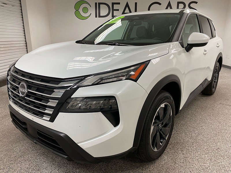 Used 2025 Nissan Rogue SV image 1