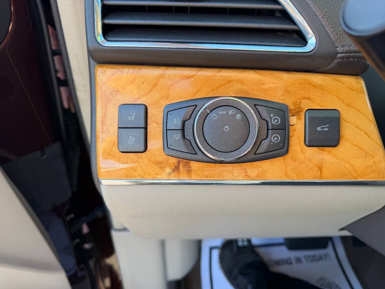 Used 2012 Lincoln MKX AWD image 19