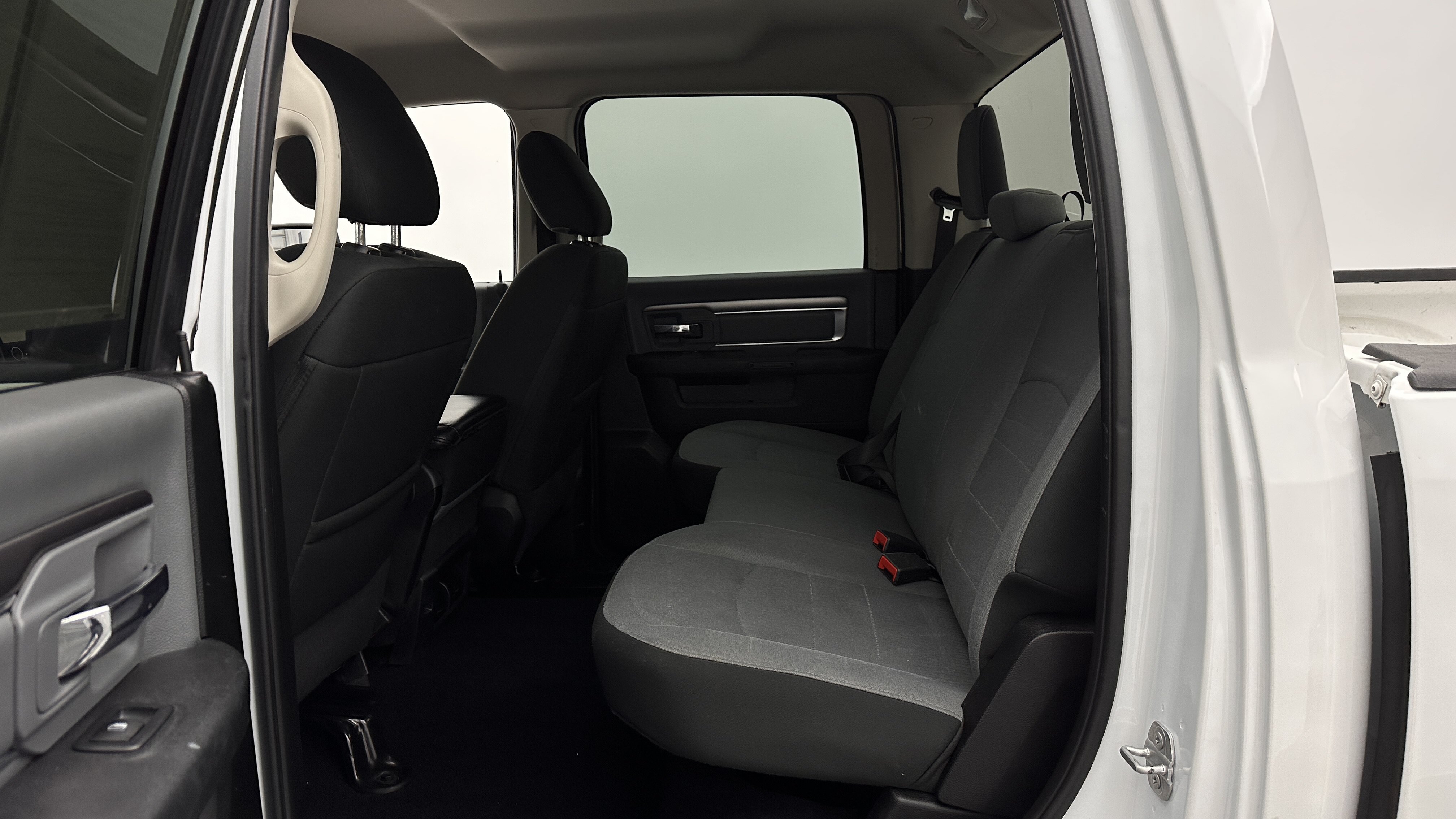 Used 2021 RAM 1500 Classic SLT RWD image 22