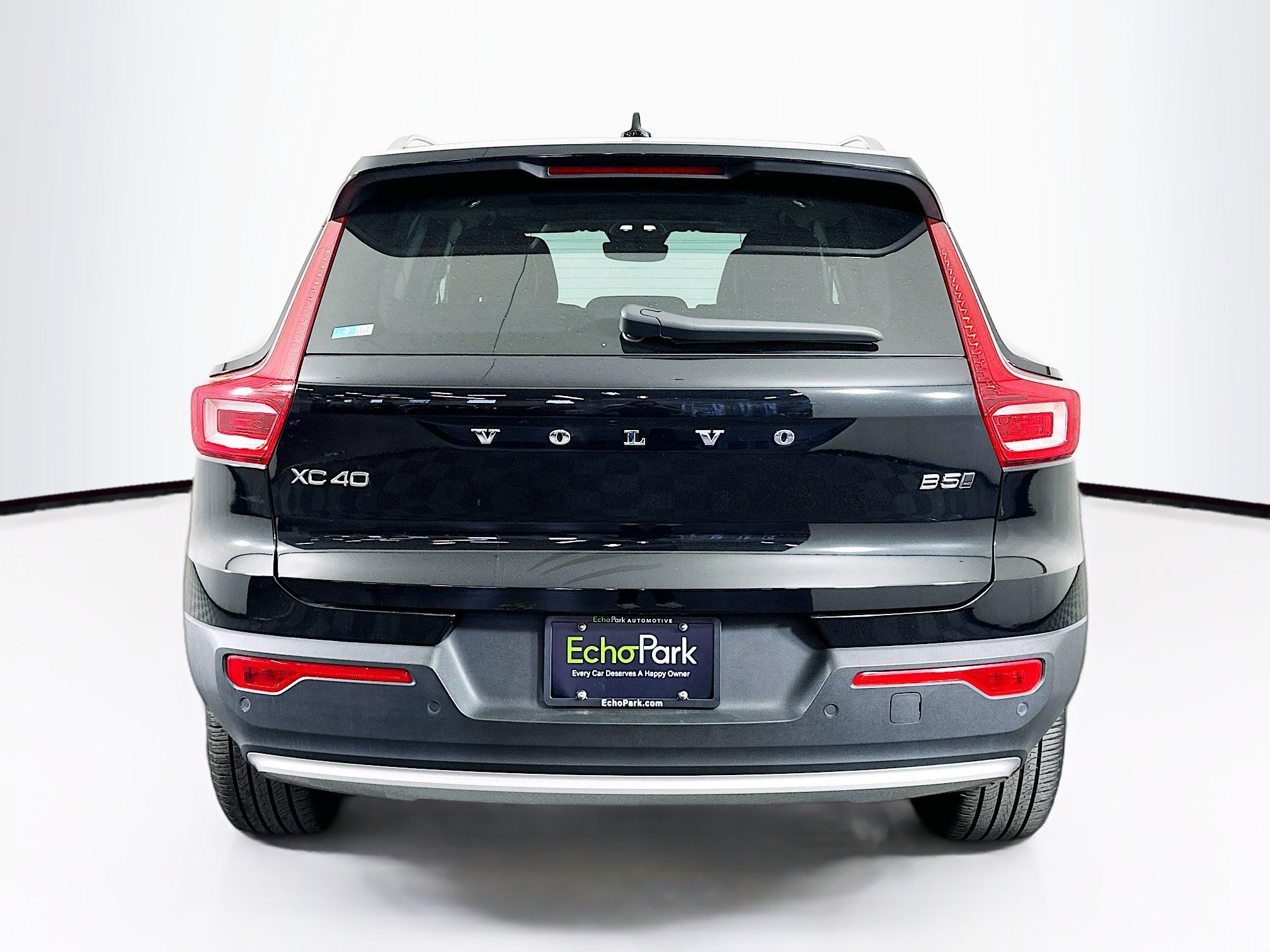 Used 2025 Volvo XC40 B5 Plus AWD/4WD image 7