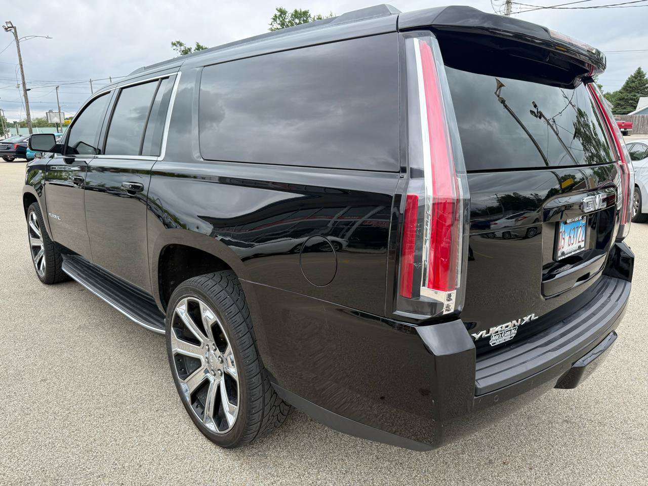 Used 2016 GMC Yukon XL SLT w/ HD Trailering Package AWD/4WD image 5
