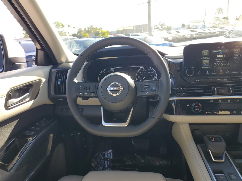 New 2025 Nissan Pathfinder SL image 8