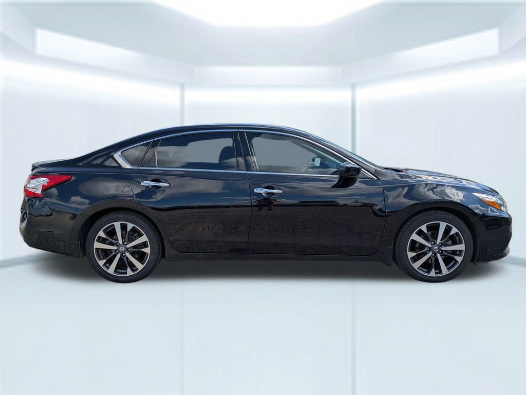 Used 2016 Nissan Altima 2.5 SR w/ LED Appearance Package image 7