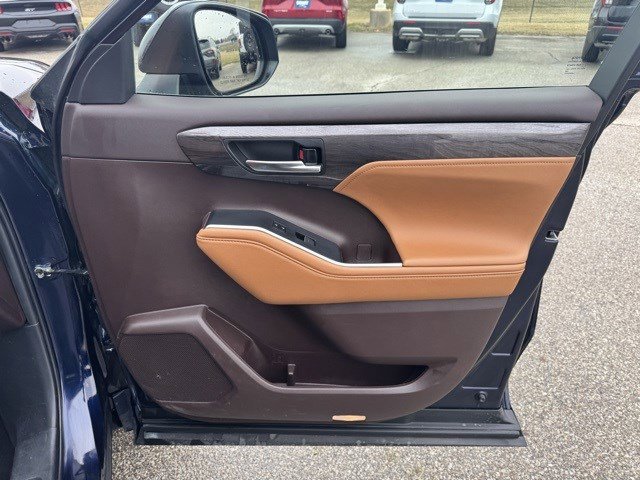 Used 2022 Toyota Highlander Platinum image 37