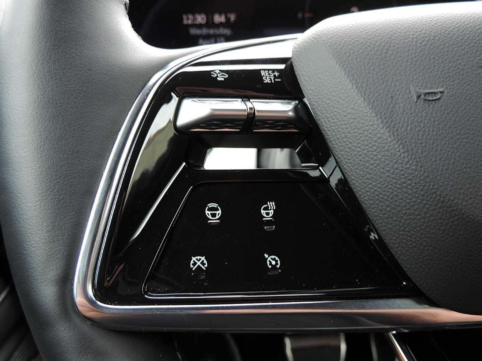 New 2026 Cadillac Optiq Luxury 2 RWD image 24