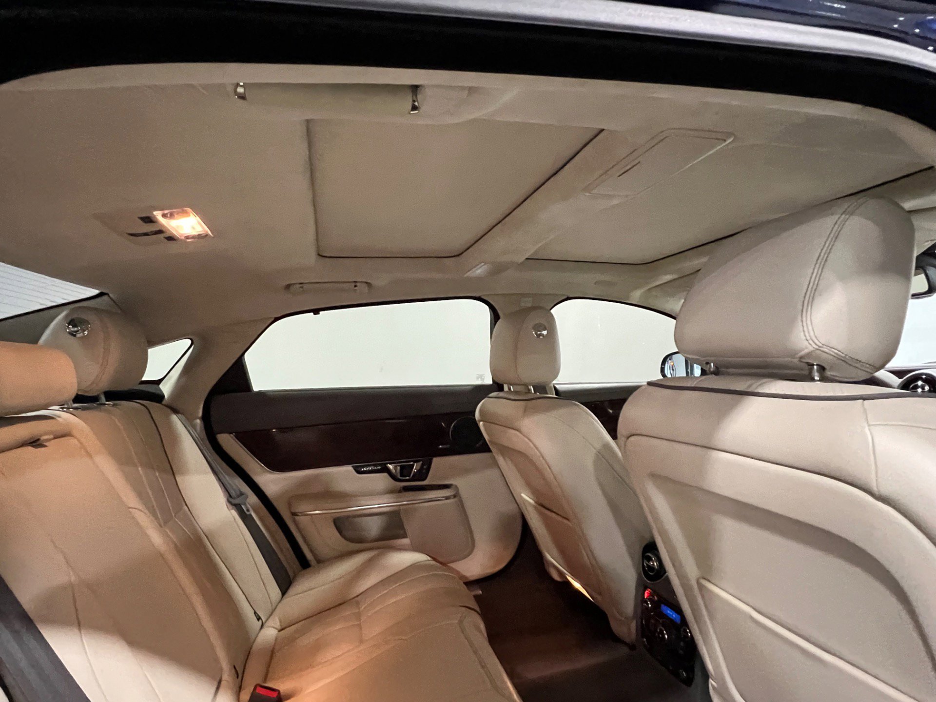 Used 2015 Jaguar XJ L Portfolio RWD image 42