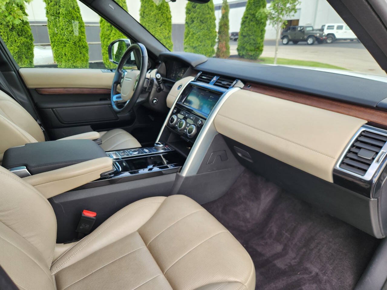 Used 2020 Land Rover Discovery HSE AWD/4WD image 8
