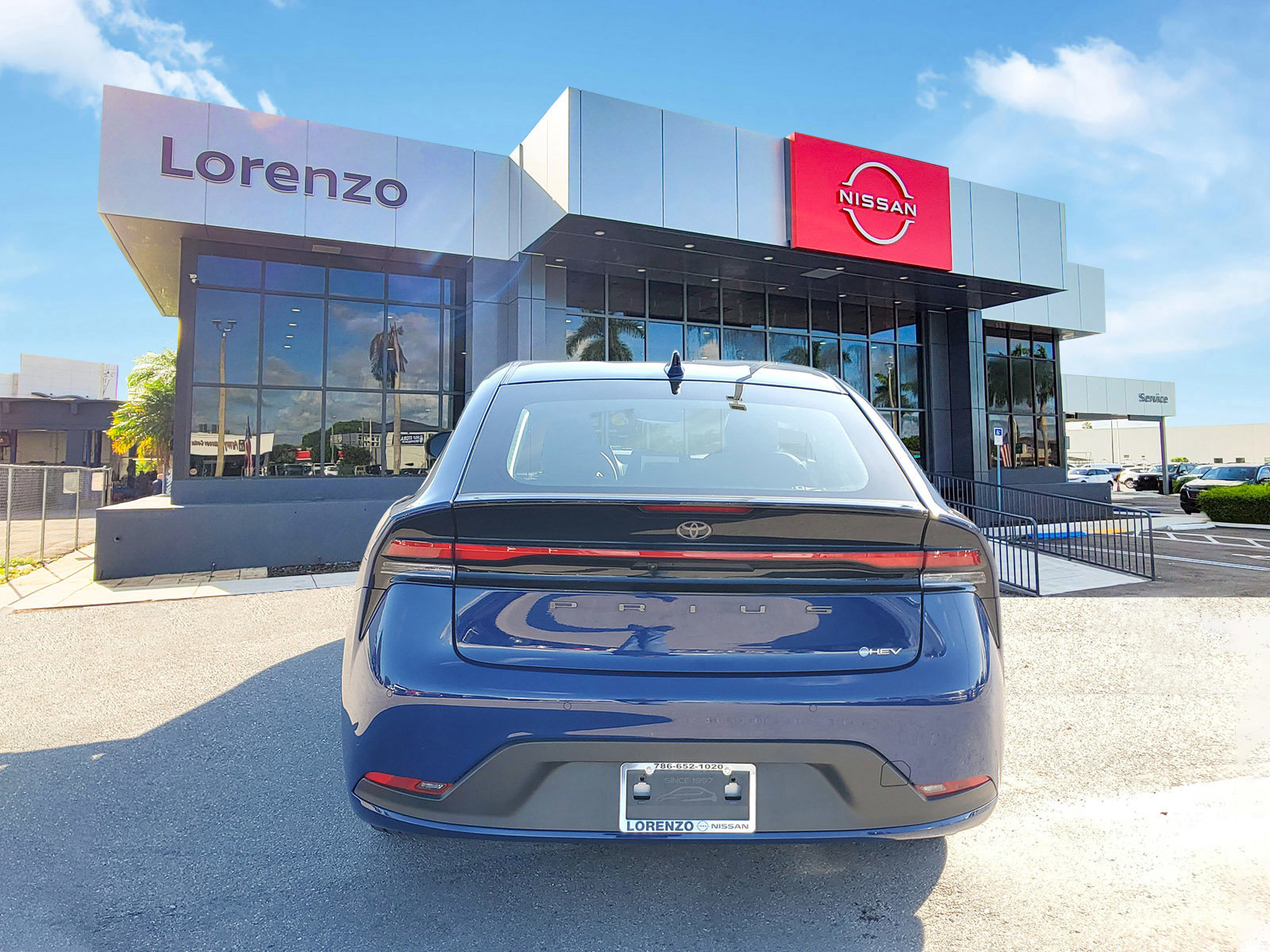 Used 2025 Toyota Prius LE image 4