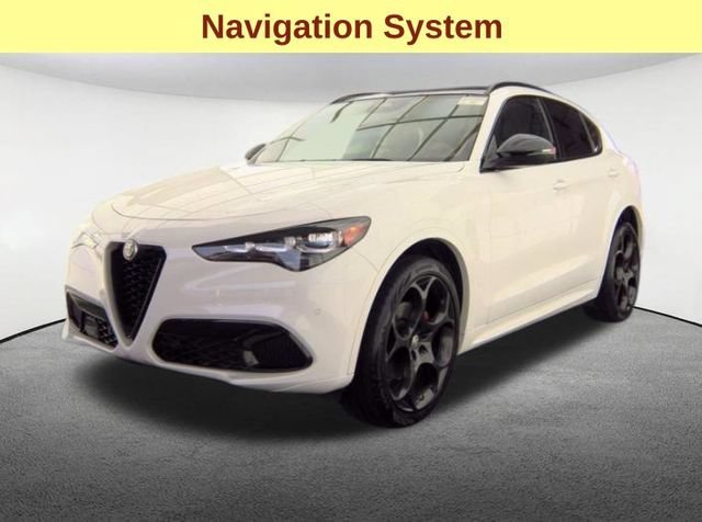 Used 2025 Alfa Romeo Stelvio Tributo Italiano w/ Driving Assist Package AWD/4WD image 4