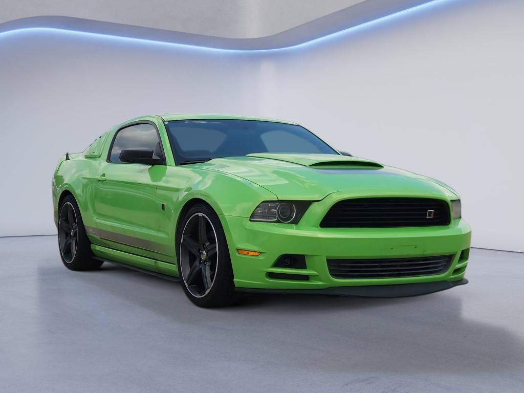 Used 2014 Ford Mustang Premium RWD image 3