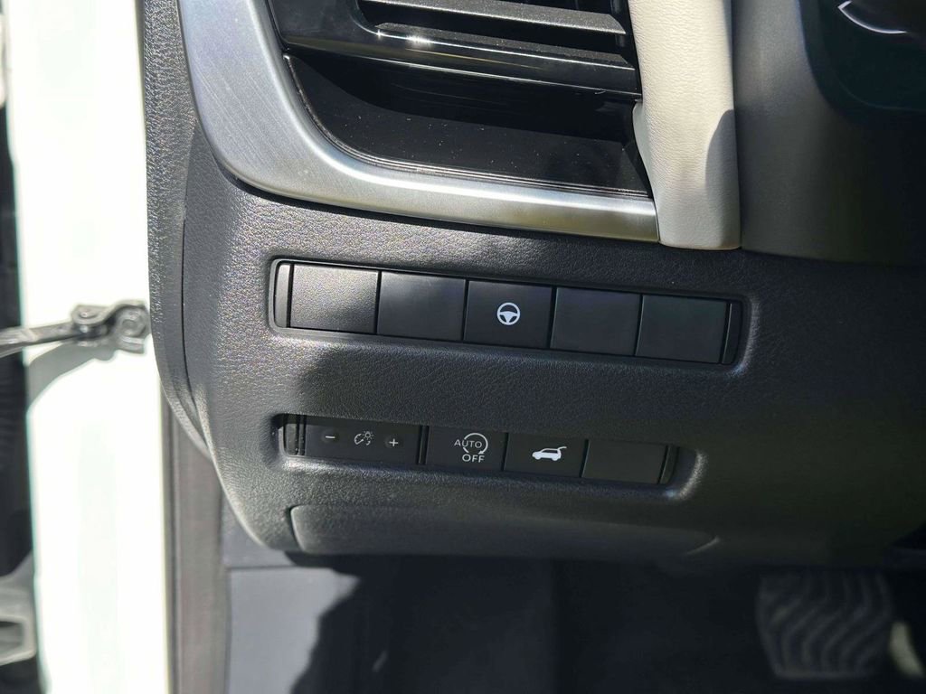 Used 2023 Nissan Rogue SL w/ SL Premium Package image 21
