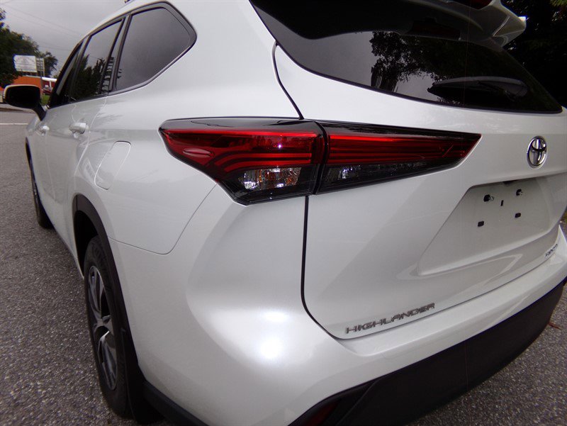 Used 2022 Toyota Highlander XLE image 8