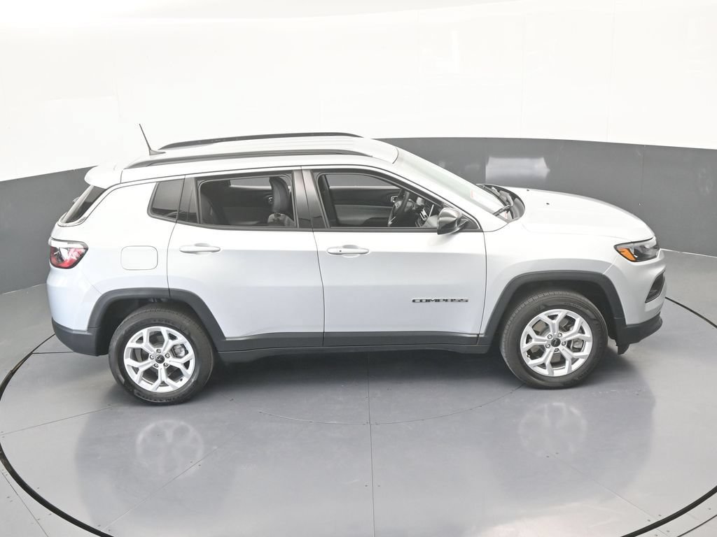 Used 2025 Jeep Compass Latitude AWD/4WD image 22