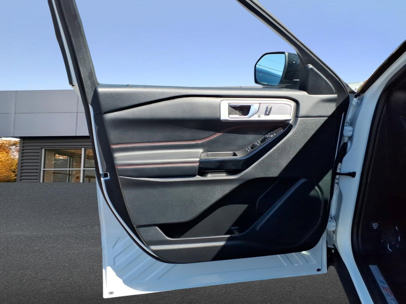 Used 2023 Ford Explorer ST-Line w/ Class IV Trailer Tow Package image 15