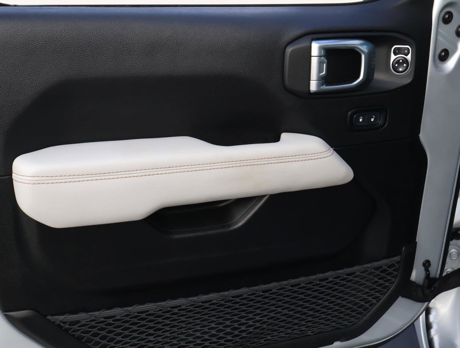 Used 2023 Jeep Wrangler Unlimited Sahara image 16