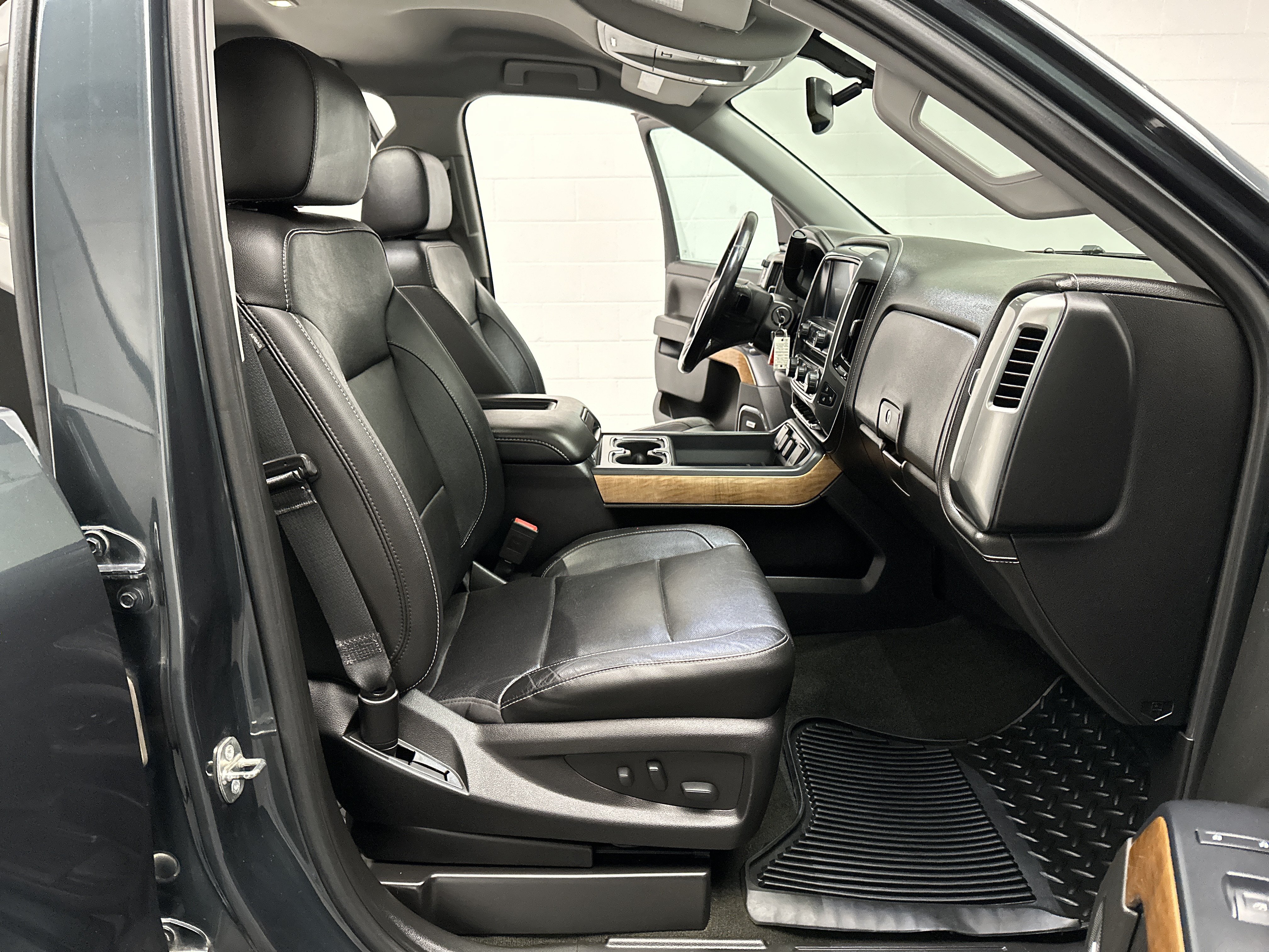 Used 2018 Chevrolet Silverado 1500 LTZ w/ Sport Package AWD/4WD image 25