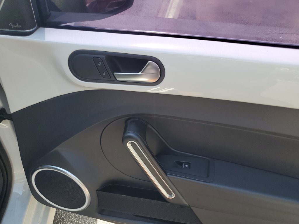 Used 2018 Volkswagen Beetle 2.0T SE FWD image 9