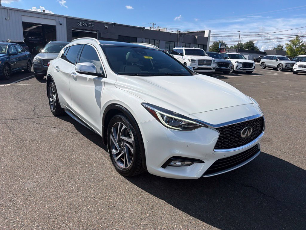 Used 2017 INFINITI QX30 Premium w/ Technology Package FWD image 8