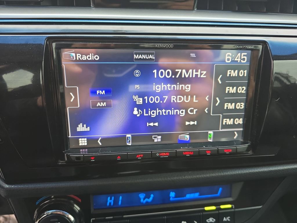 Used 2015 Toyota Corolla L image 23