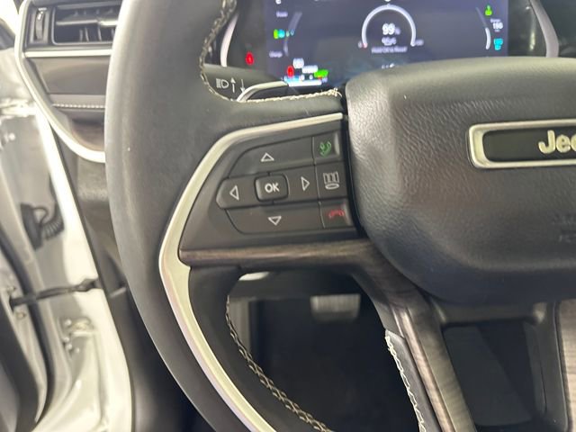 Used 2023 Jeep Grand Cherokee 4WD 4xe w/ Luxury Tech Group II image 15
