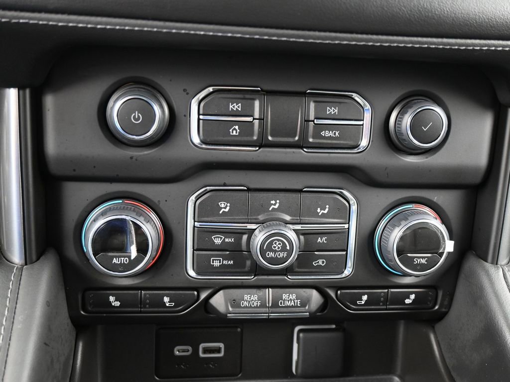 Used 2024 Chevrolet Suburban Z71 image 26