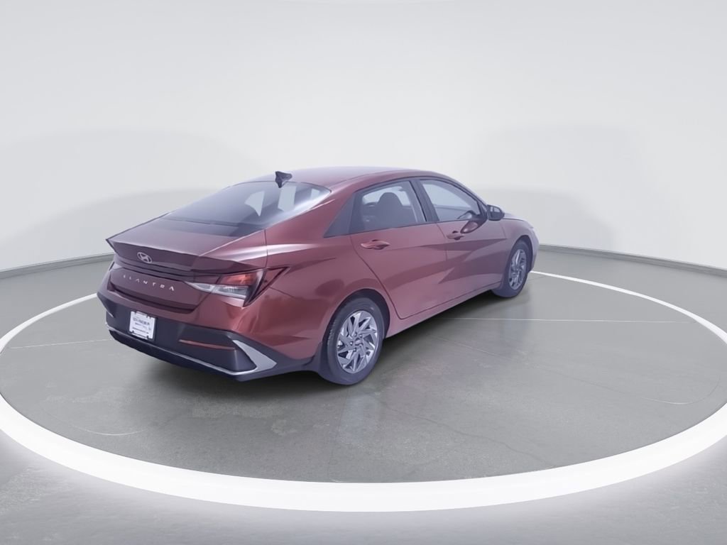 Used 2024 Hyundai Elantra SEL FWD image 9