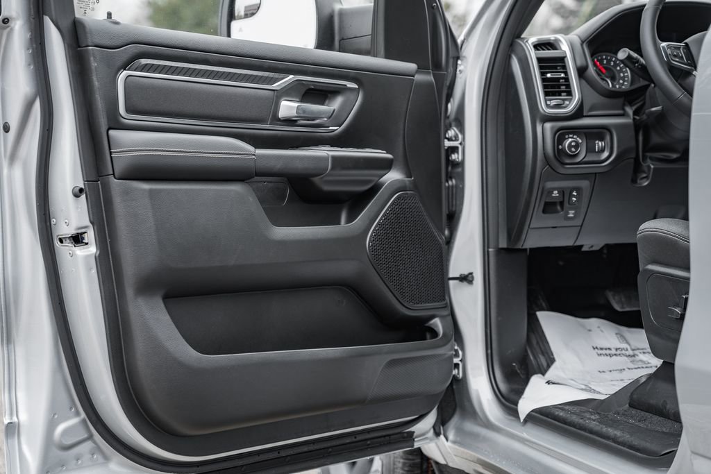 New 2026 RAM 1500 4x4 Crew Cab image 40