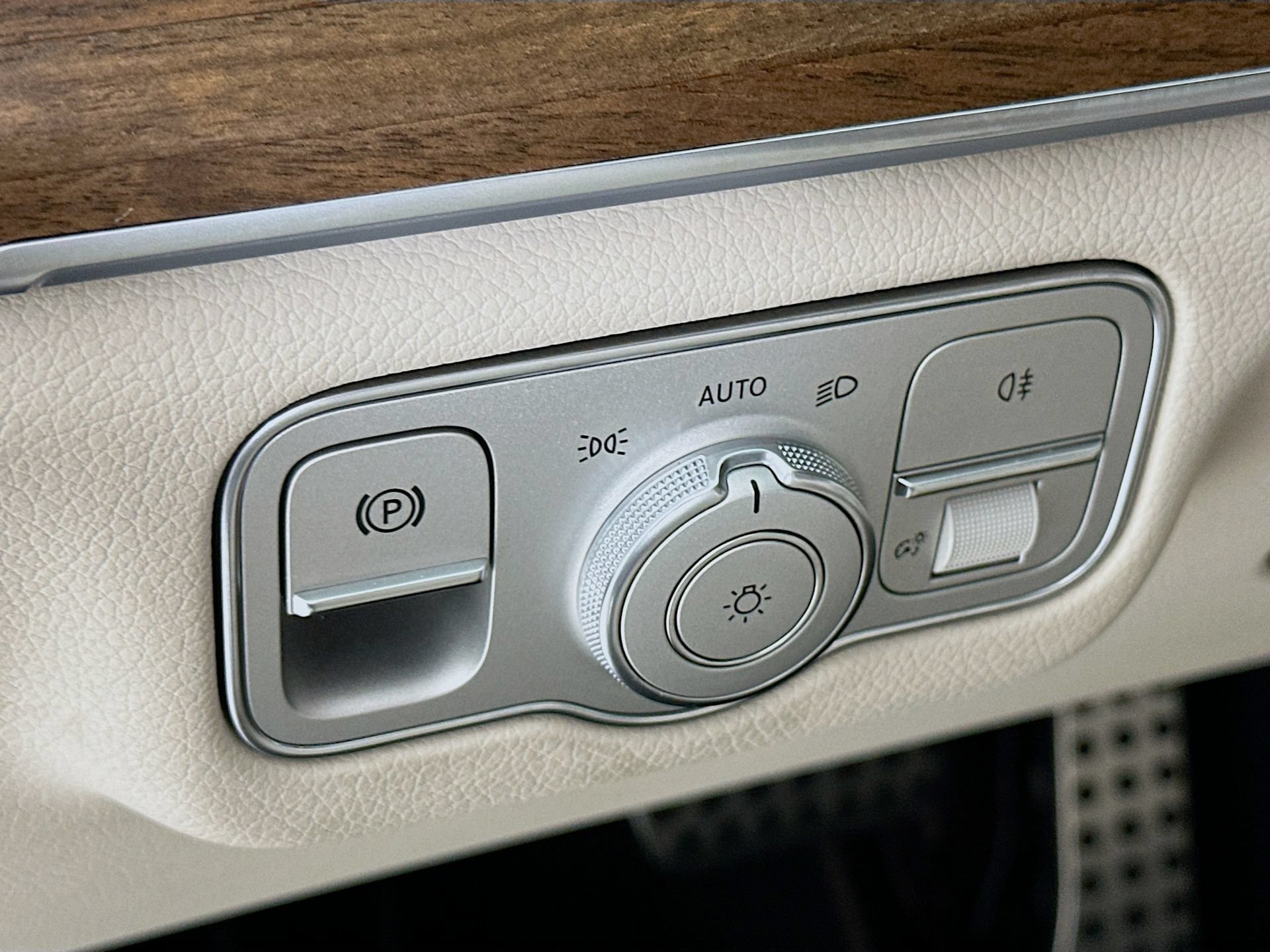 Used 2025 Mercedes-Benz GLS 450 4MATIC image 11
