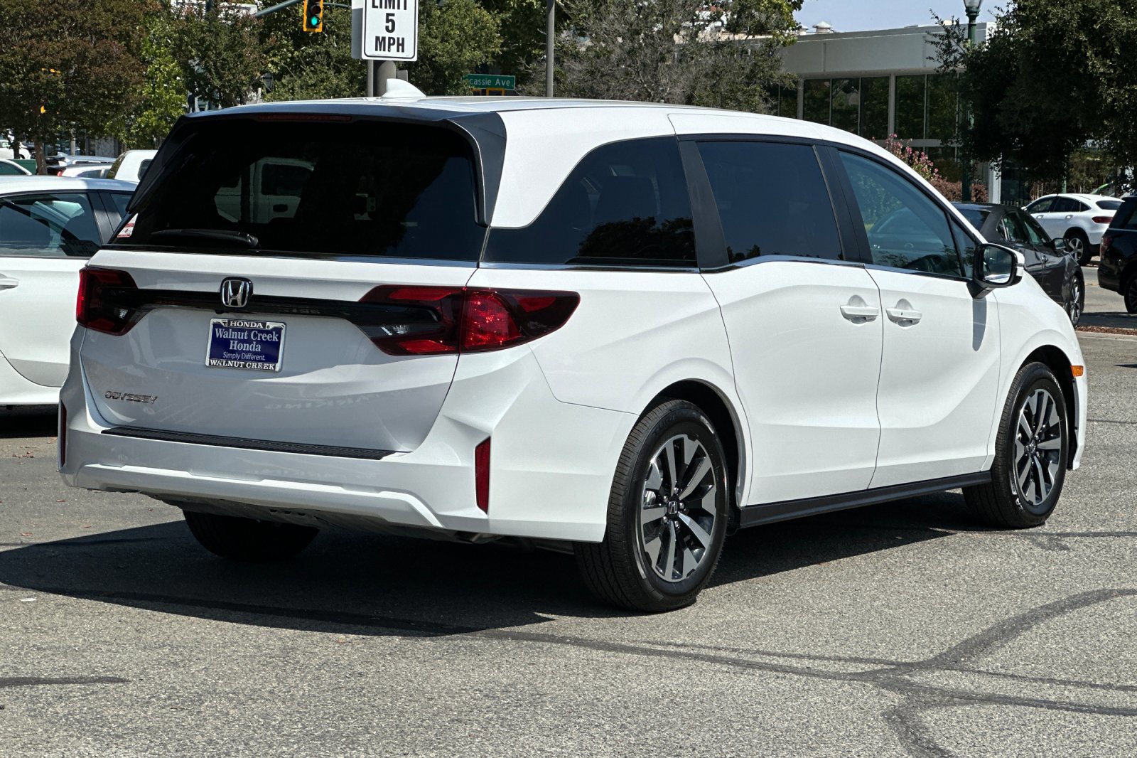 New 2026 Honda Odyssey EX-L image 4