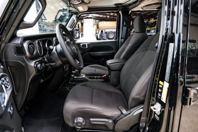 Used 2023 Jeep Gladiator Sport AWD/4WD image 15